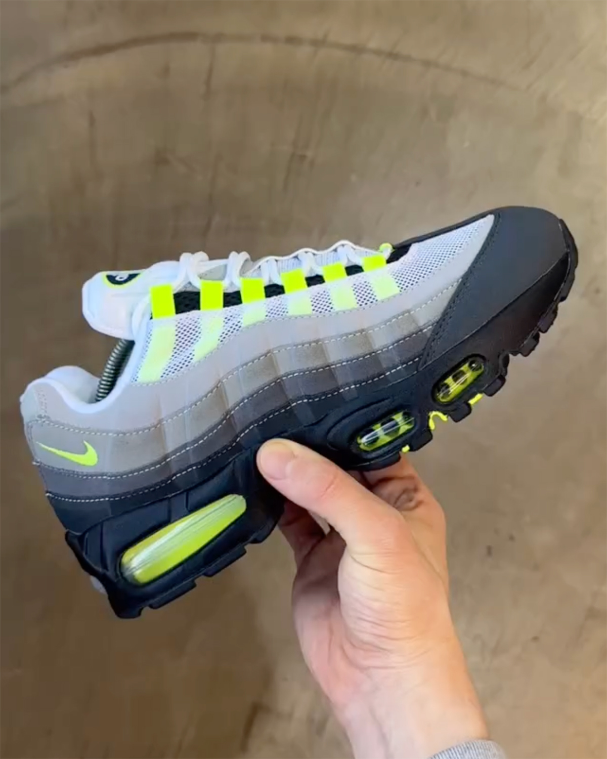 Air Max 95 Neon 2025 Release Date 1