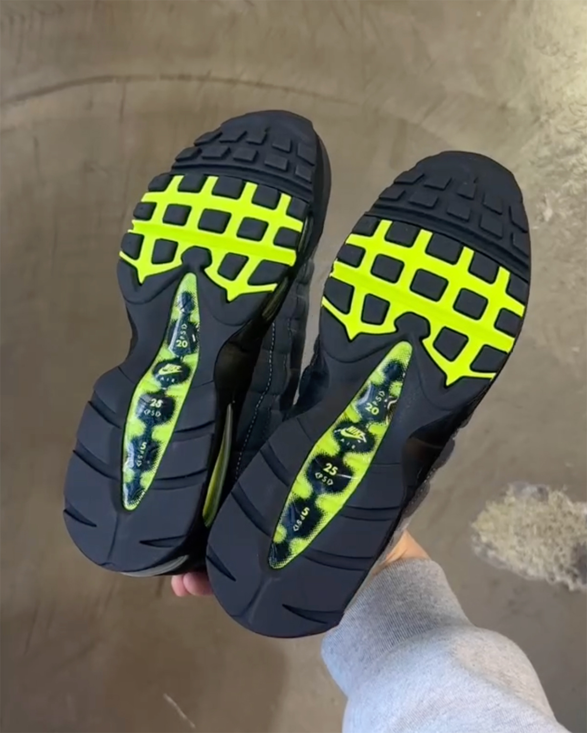 Air Max 95 Neon 2025 Release Date 3