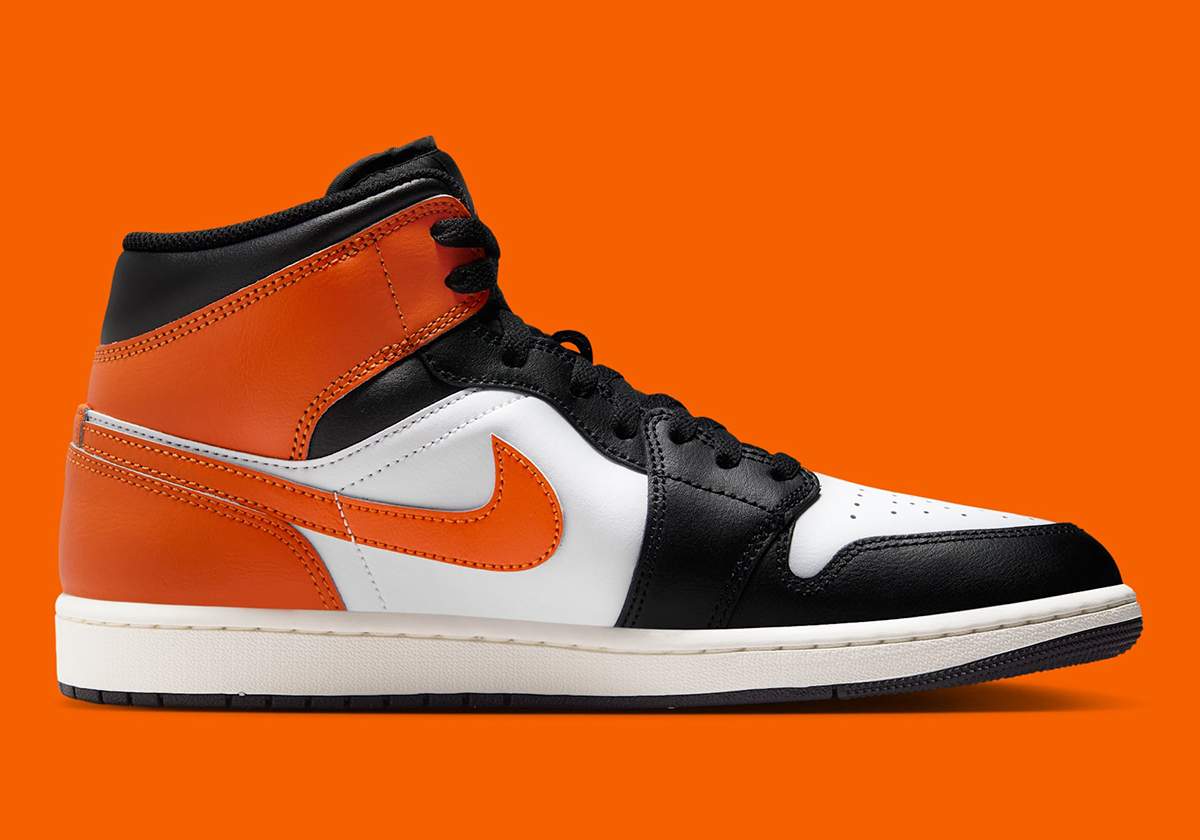 Air Jordan 1 Mid Black Toe Orange Dq8426 801 3