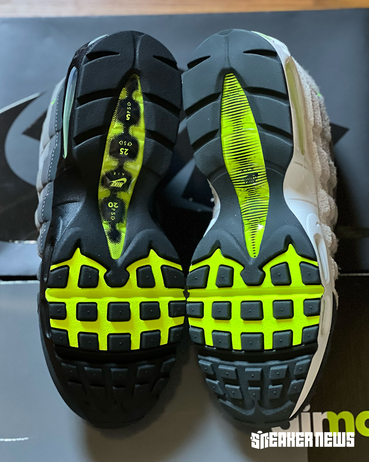 Nike Air Max 95 Og Neon Reverse Gradient Comparison 3
