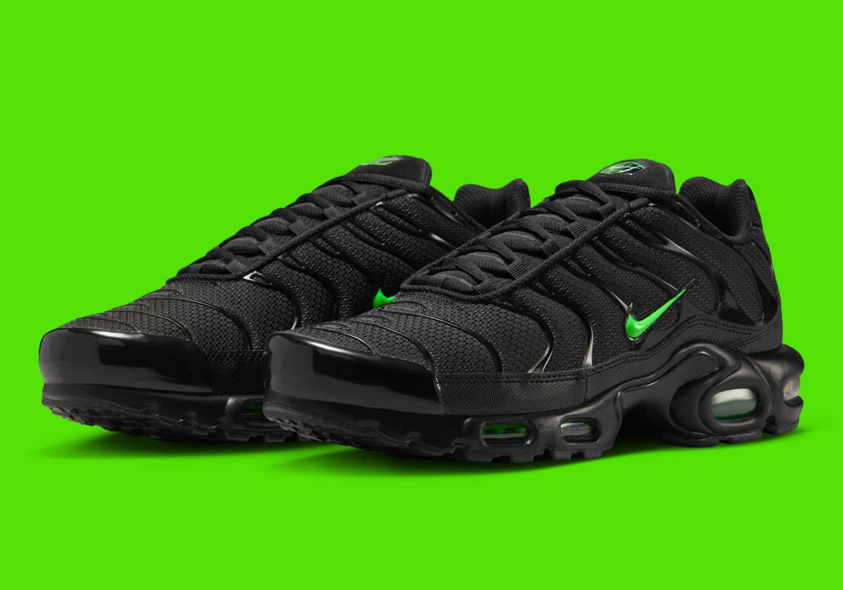 Nike Air Max Plus Black Green Strike Dm0032 024 3