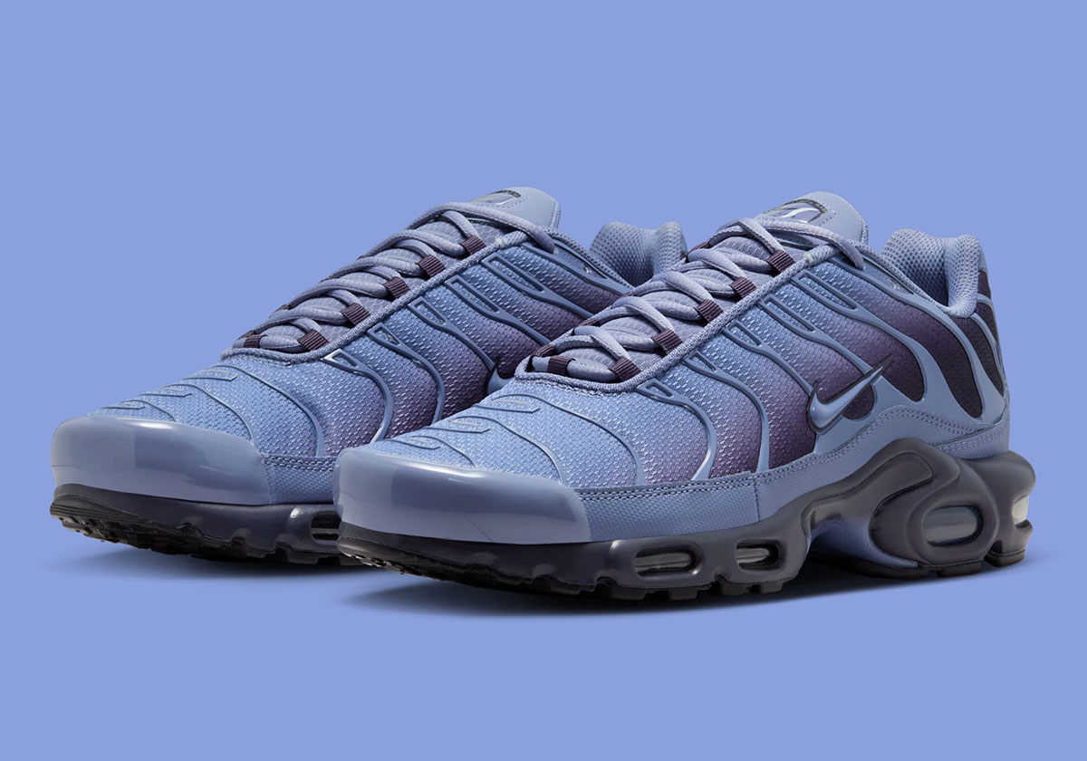 Dusky "World Indigo" Envelops The Nike Air Max Plus