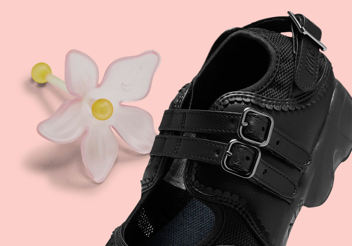 Nike Adds Buckled Straps To The Air Rift