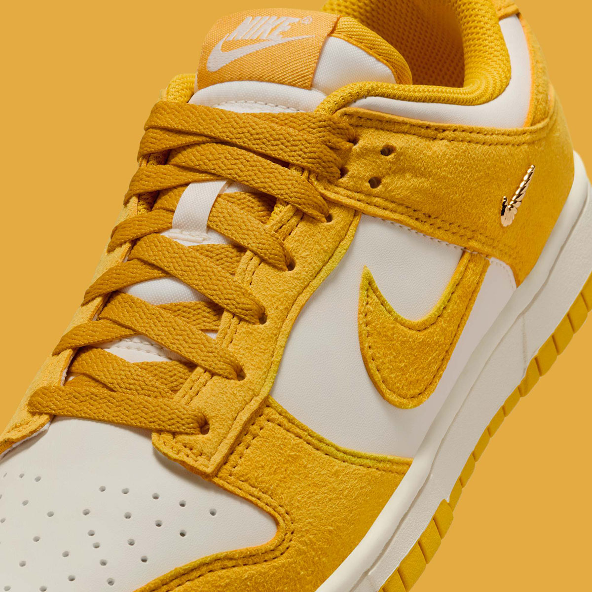 Nike Dunk Low Mini Swoosh Ib4417 101 3