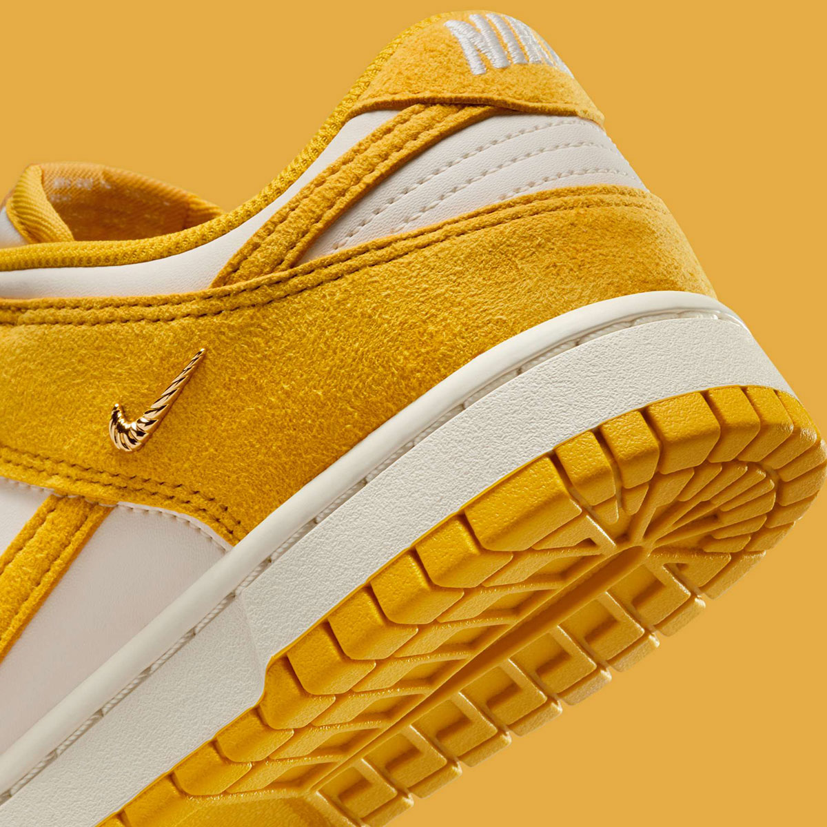 Nike Dunk Low Mini Swoosh Ib4417 101 4