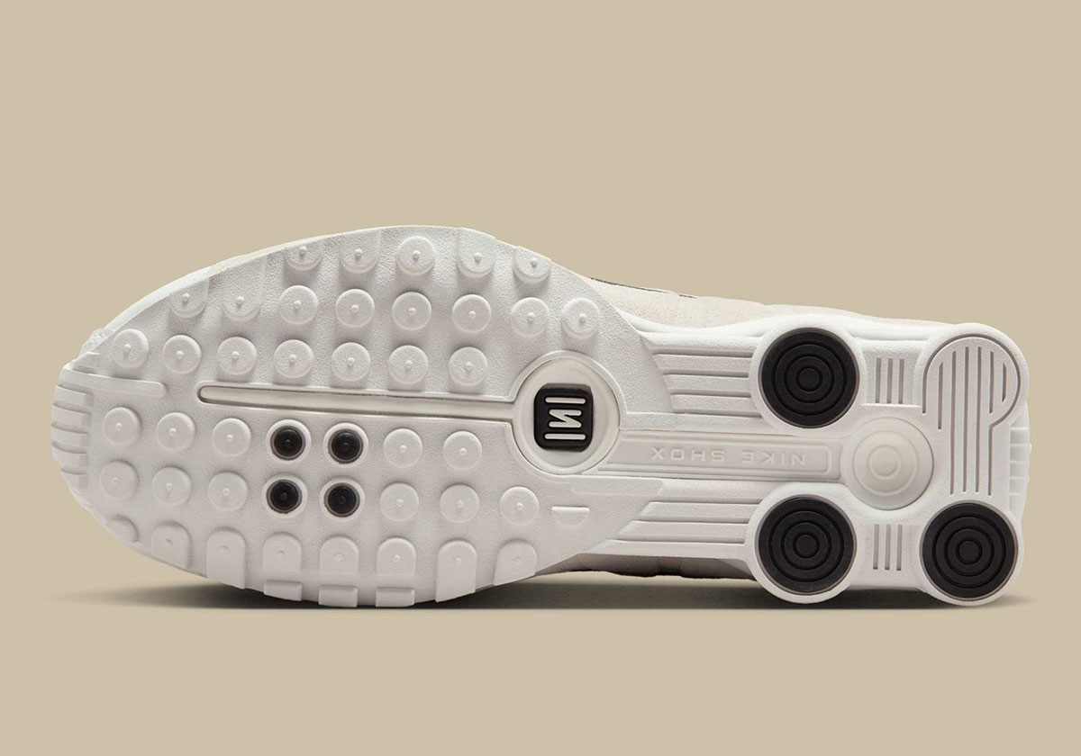 Nike Shox R4 White Black Suede Hq7739 100 4
