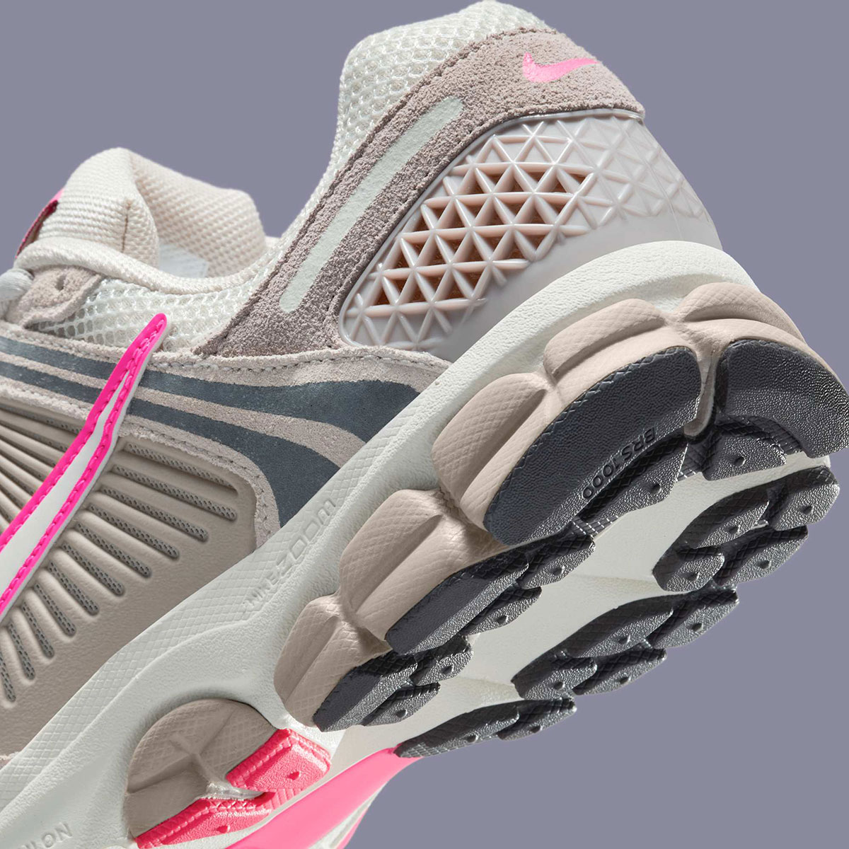 Nike Zoom Vomero 5 College Grey Sail Light Bone Medium Ash Hyper Pink Barely Volt Ih0278 033 4