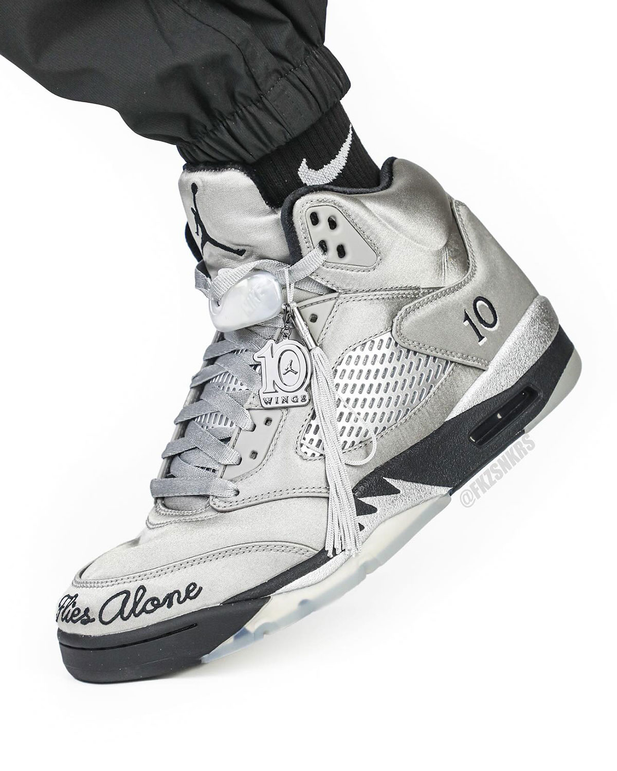 Air Jordan 5 Wings Medium Grey Black Metallic Silver Io2038 001 4