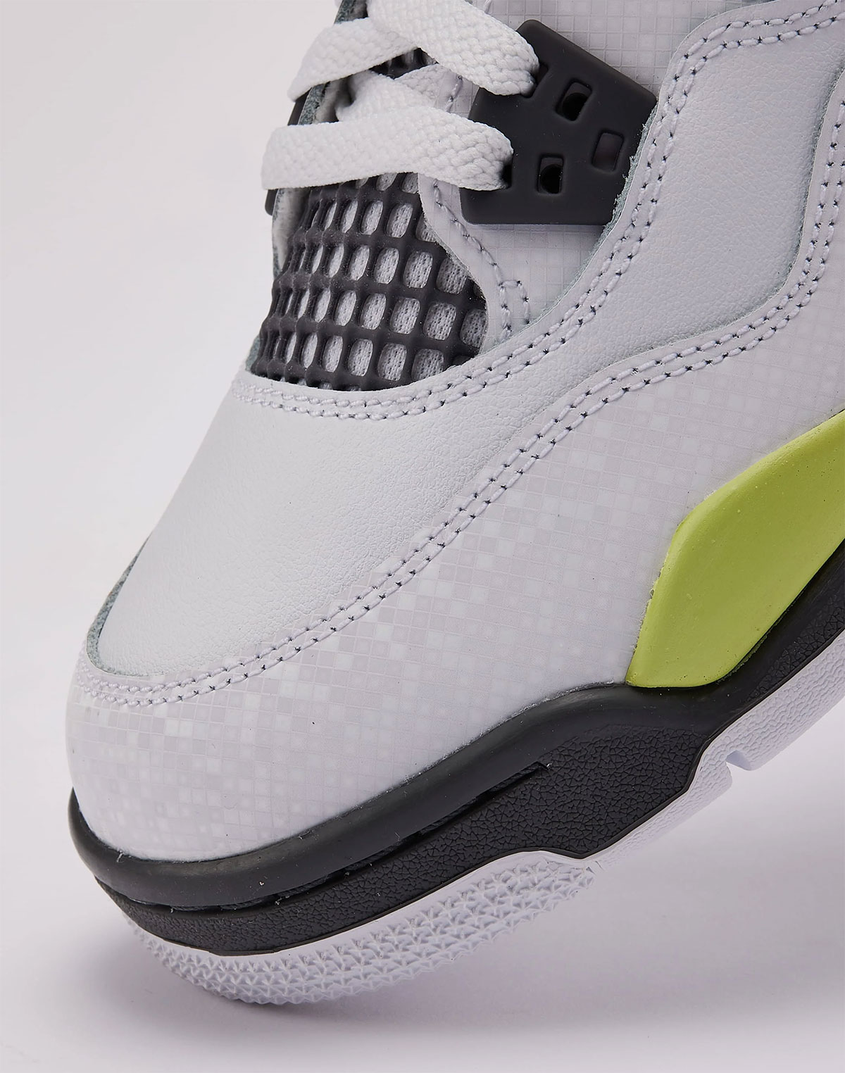 Jordan 4 Light Lemon Twist Shoes 3