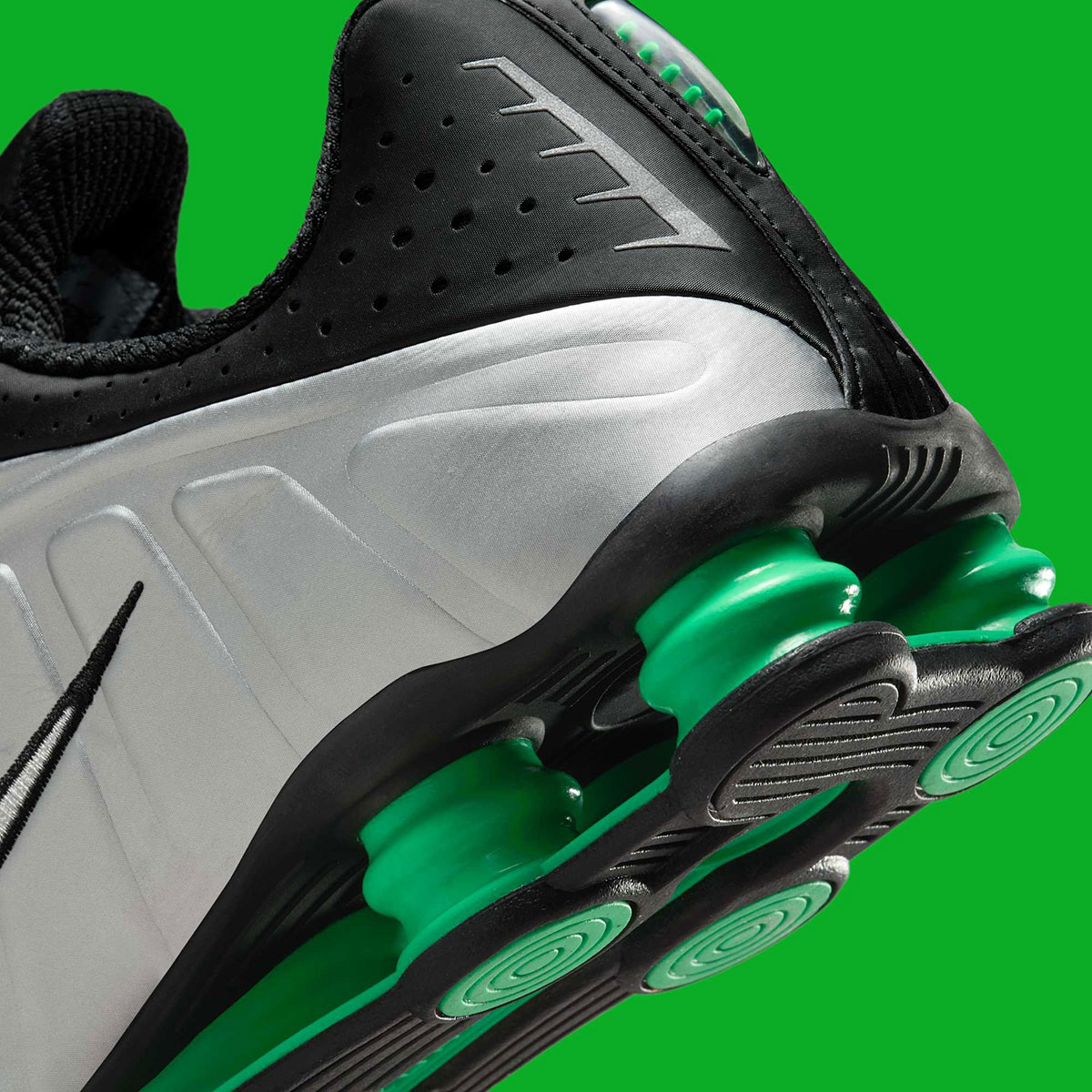 Nike Shox R4 Black Metallic Silver Green Hq1988 006 4