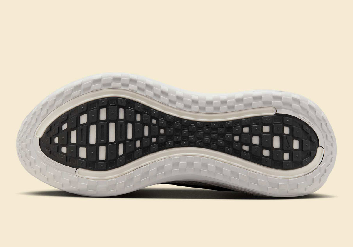 Nike Vomero Plus Reverse Swoosh White Sail Black Ih2268 100 6