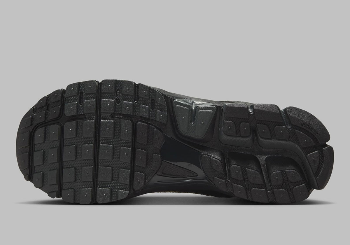 Nike Zoom Vomero 5 Black Iridescent Ib4397 001 2