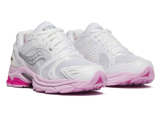 The Saucony Progrid Triumph 4 Wears A Pink Contrast Sole
