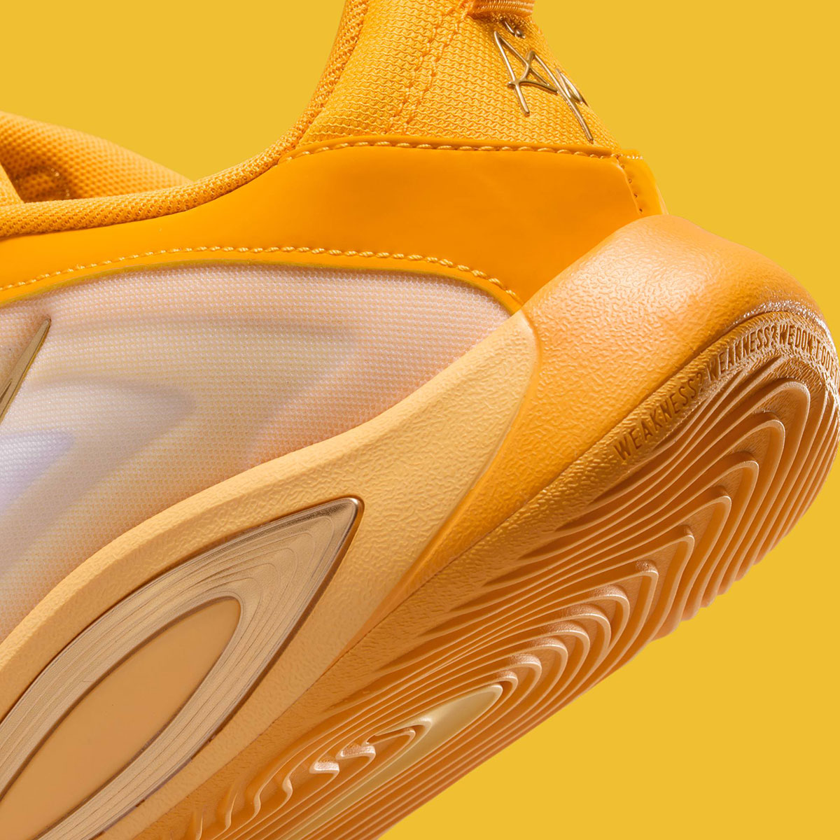 Nike A One Gs Topaz Gold Metallic Gold Soft Yellow Alabaster Hf7001 700 9