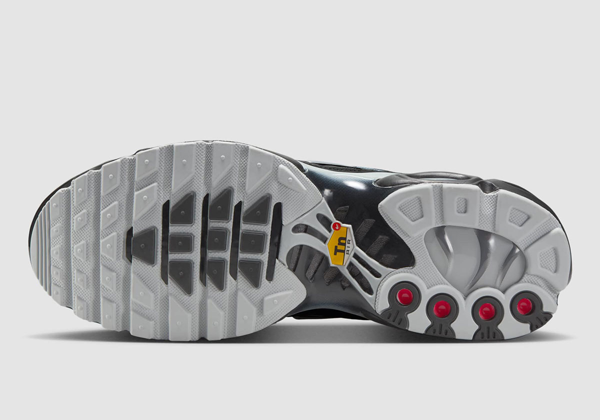 Nike Air Max Plus Black Metallic Silver Wolf Grey Io0657 001 6