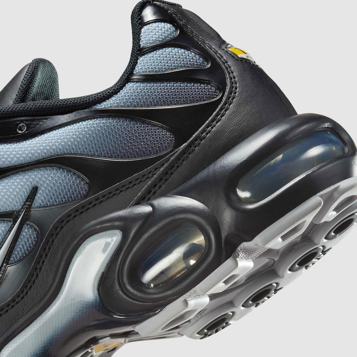 Nike Air Max Plus Black Metallic Silver Wolf Grey Io0657 001 7