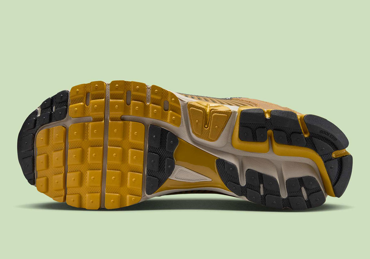 Nike Zoom Vomero 5 Ochre Flat Gold Metallic Silver Light Orewood Brown Hf1553 301 1