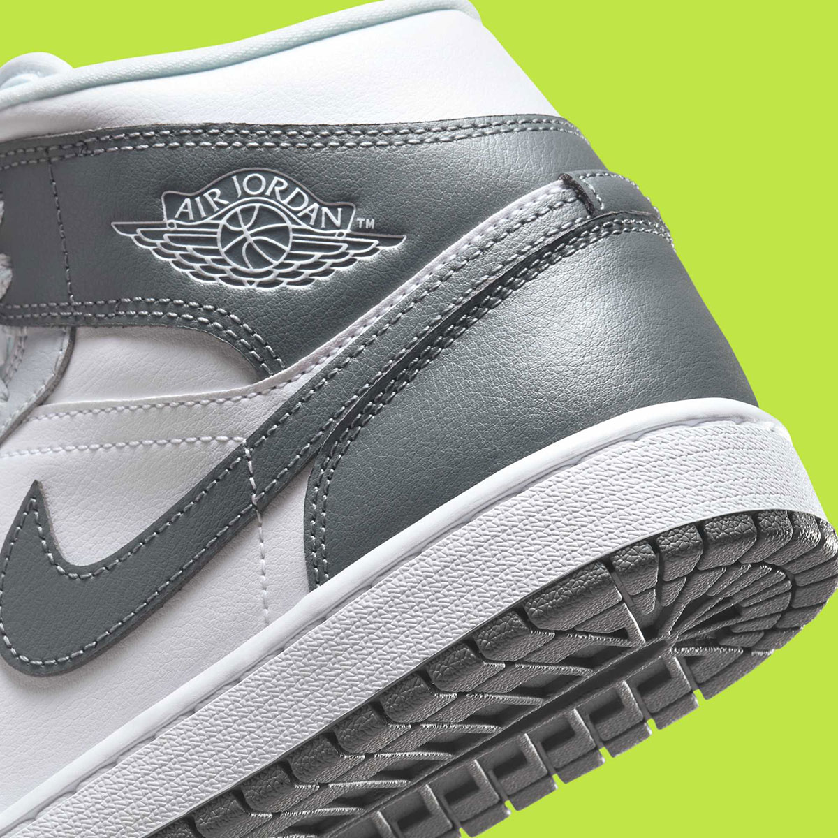 Air Jordan 1 Mid White Pure Platinum Smoke Grey Bq6472 113 4