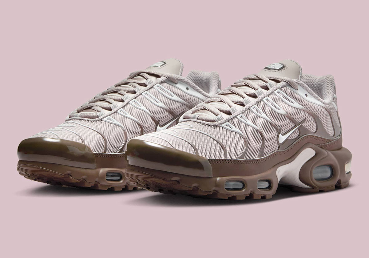The Nike Air Max Plus Trots Out A Pastel Women's Colorway