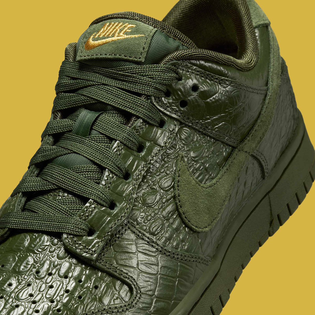 Nike Dunk Low Green Croc Skin Hv4388 300 6