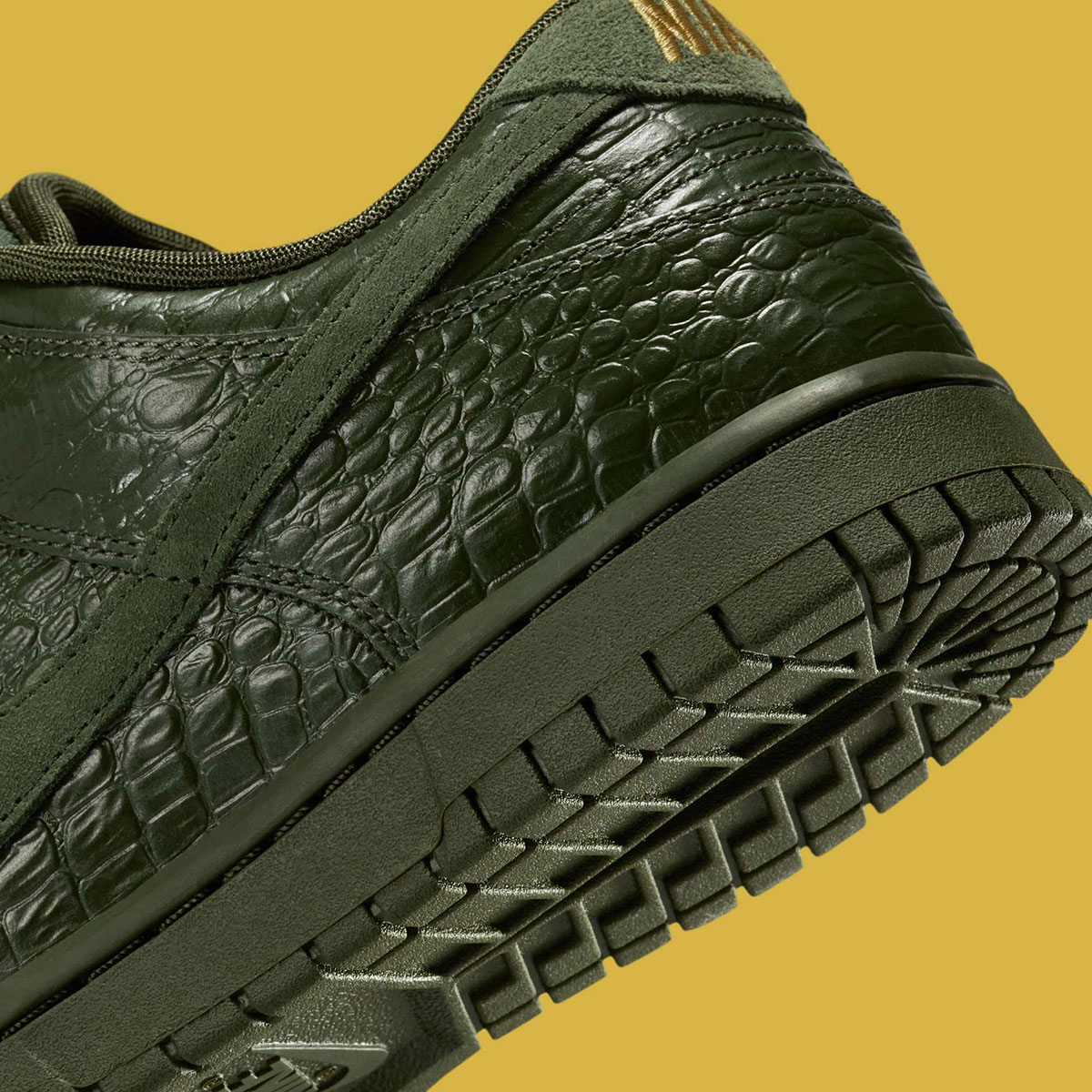 Nike Dunk Low Green Croc Skin Hv4388 300 7
