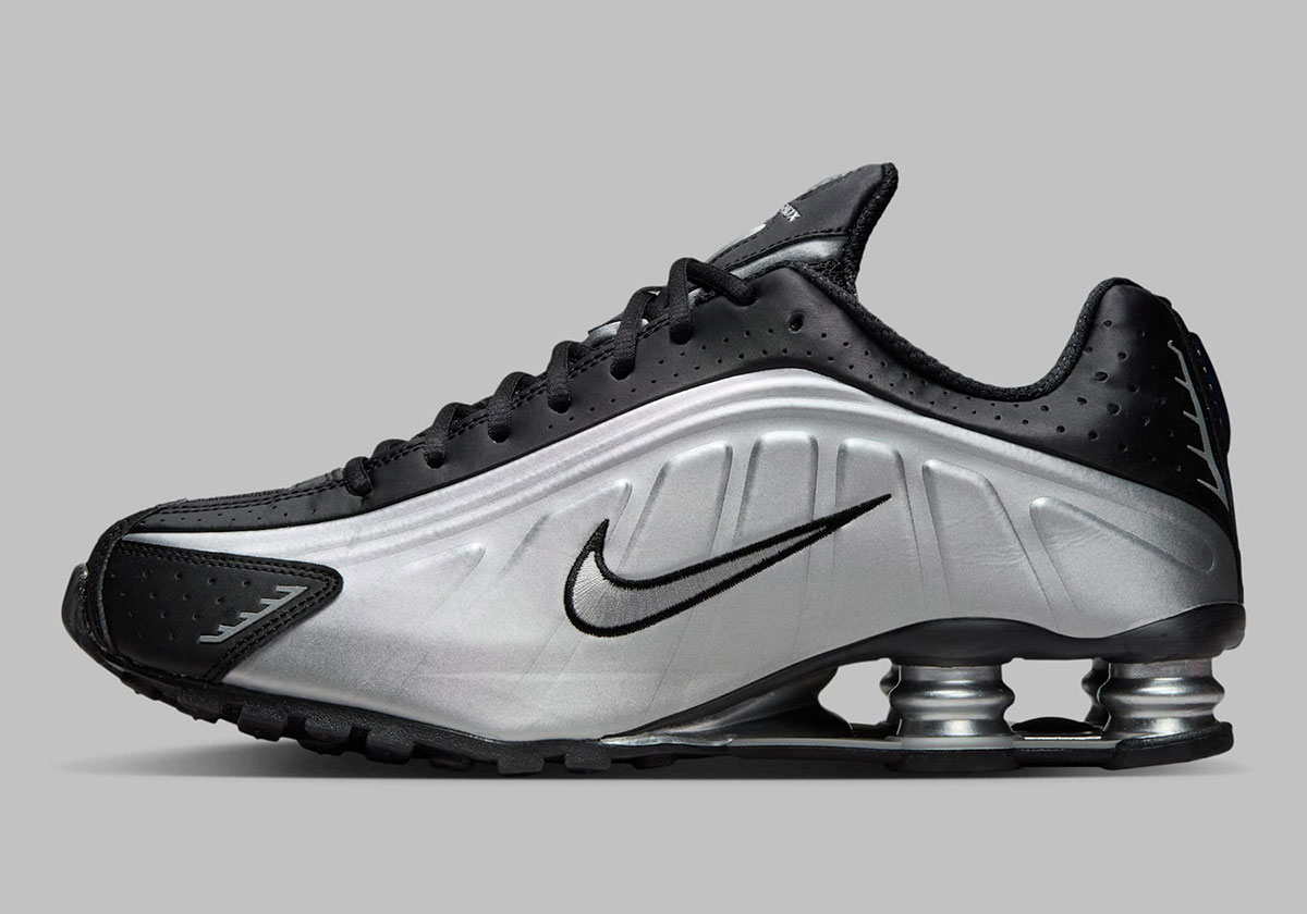 Nike Shox R4 Black Metallic Silver Hq1988 007 5