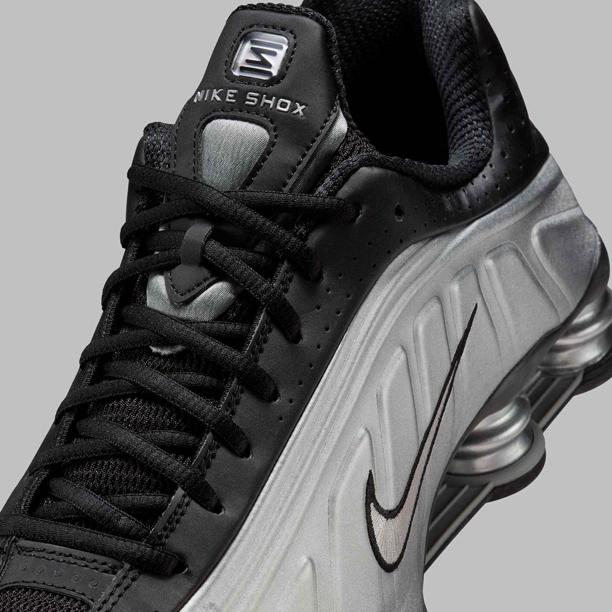 Nike Shox R4 Black Metallic Silver Hq1988 007 8